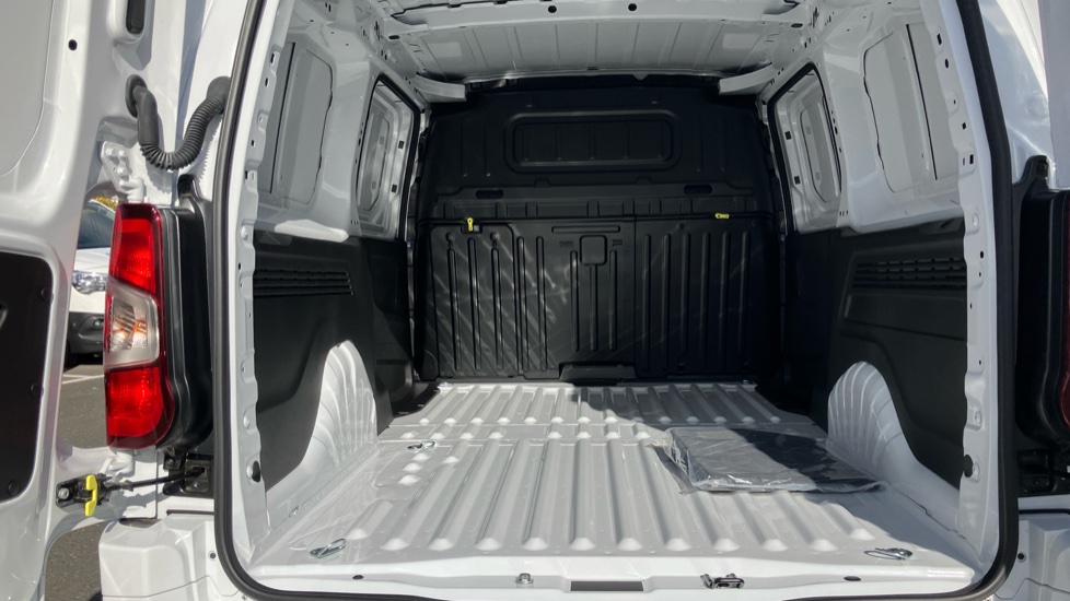 Vauxhall Combo Cargo Combo Xl Diesel 1.5 Turbo D 100ps Pro H1 Van - Image 12