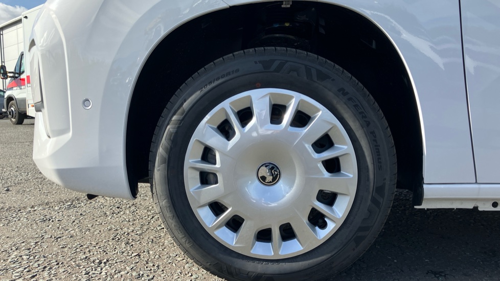 Vauxhall Combo Cargo Combo Xl Diesel 1.5 Turbo D 100ps Pro H1 Van - Image 17