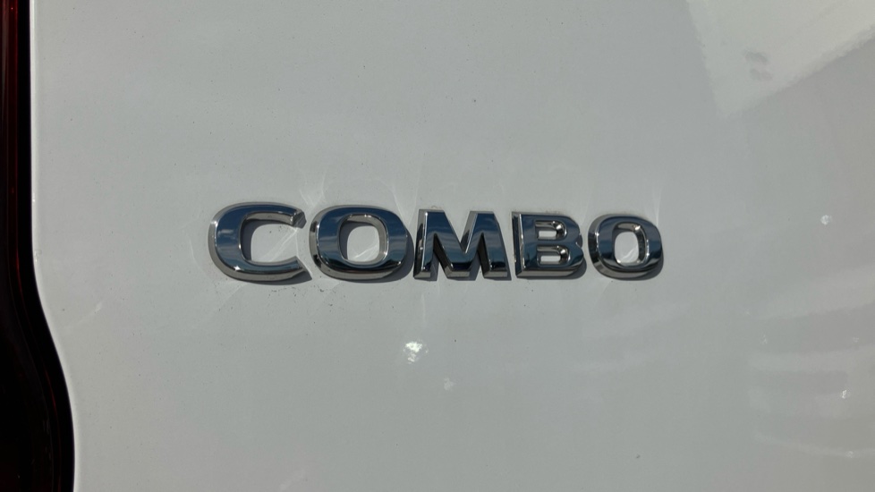 Vauxhall Combo Cargo Combo Xl Diesel 1.5 Turbo D 100ps Pro H1 Van - Image 22