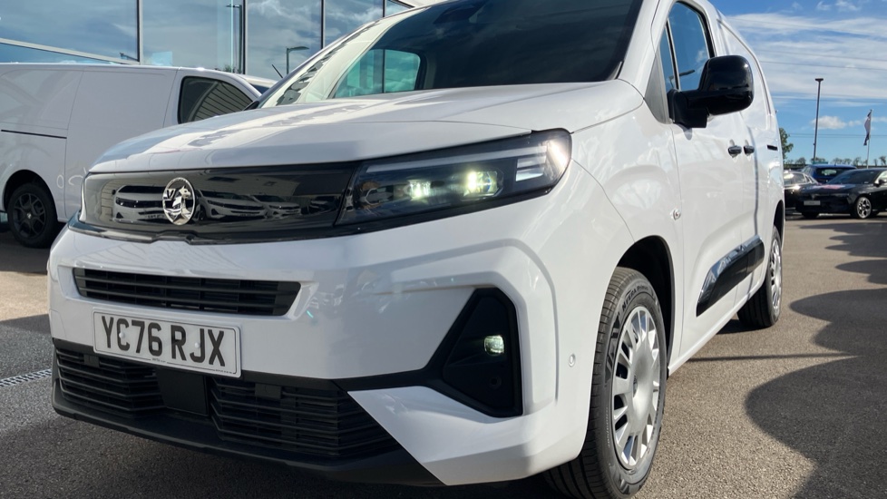 Vauxhall Combo Cargo Combo Xl Diesel 1.5 Turbo D 100ps Pro H1 Van - Image 24