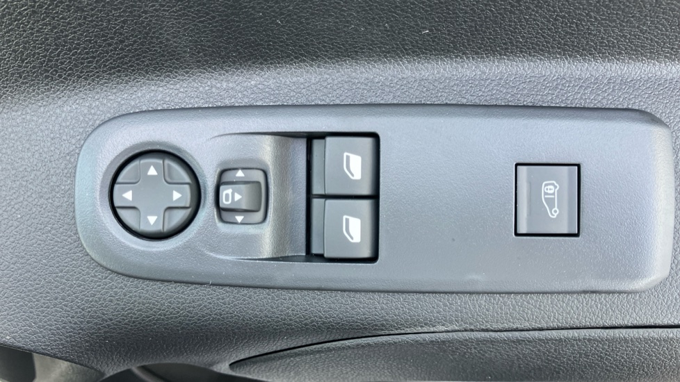 Vauxhall Combo Cargo Combo Xl Diesel 1.5 Turbo D 100ps Pro H1 Van - Image 40