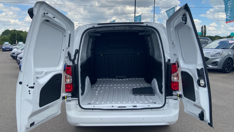 Vauxhall Combo Cargo Combo Xl Diesel 1.5 Turbo D 100ps Pro H1 Van - Image 5