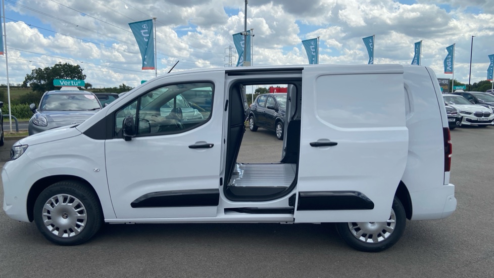 Vauxhall Combo Cargo Combo Xl Diesel 1.5 Turbo D 100ps Pro H1 Van - Image 7