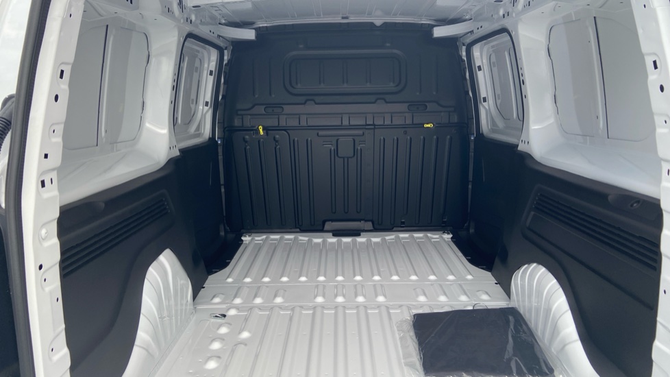 Vauxhall Combo Cargo Combo Xl Diesel 1.5 Turbo D 100ps Pro H1 Van - Image 14