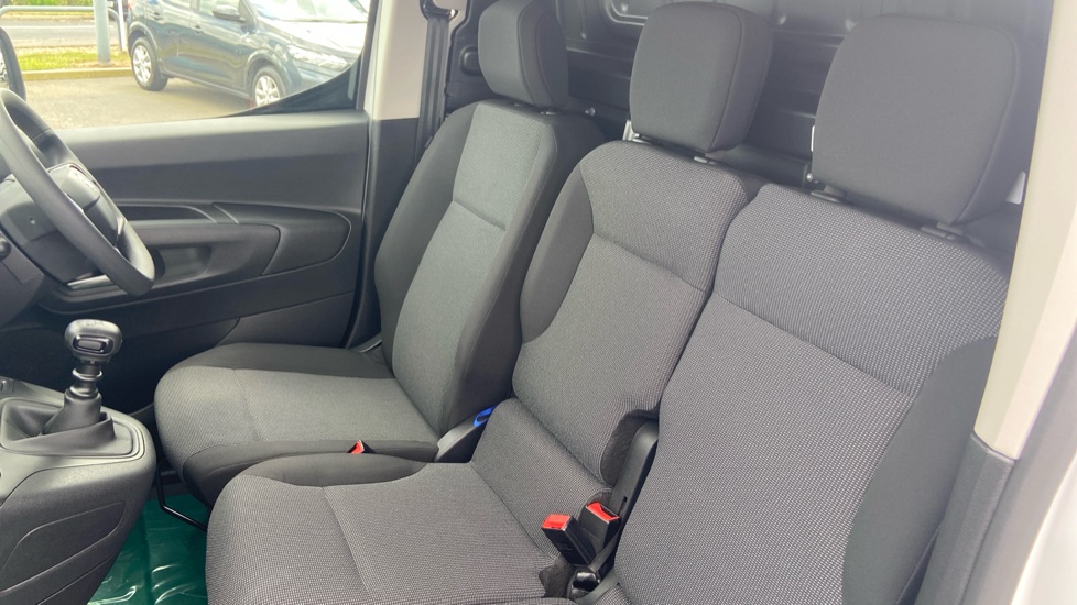 Vauxhall Combo Cargo Combo Xl Diesel 1.5 Turbo D 100ps Pro H1 Van - Image 3