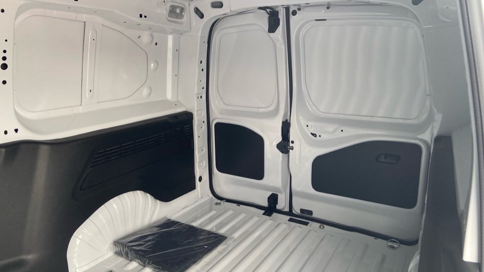 Vauxhall Combo Cargo Combo Xl Diesel 1.5 Turbo D 100ps Pro H1 Van - Image 15