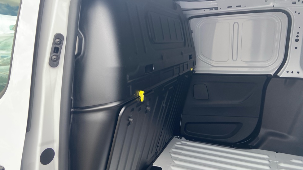 Vauxhall Combo Cargo Combo Xl Diesel 1.5 Turbo D 100ps Pro H1 Van - Image 18
