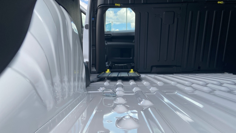 Vauxhall Combo Cargo Combo Xl Diesel 1.5 Turbo D 100ps Pro H1 Van - Image 33