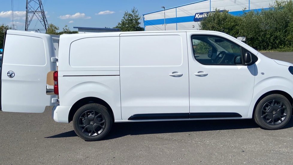Vauxhall Vivaro L1 Diesel 1.5 Turbo D 120 Pro H1 Van - Image 4