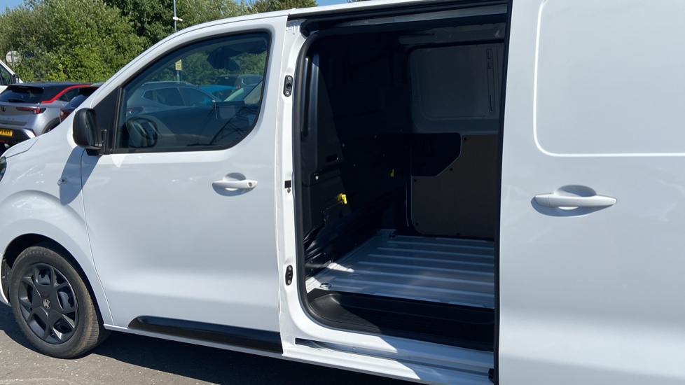 Vauxhall Vivaro L1 Diesel 1.5 Turbo D 120 Pro H1 Van - Image 6