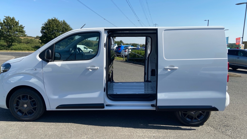 Vauxhall Vivaro L1 Diesel 1.5 Turbo D 120 Pro H1 Van - Image 11