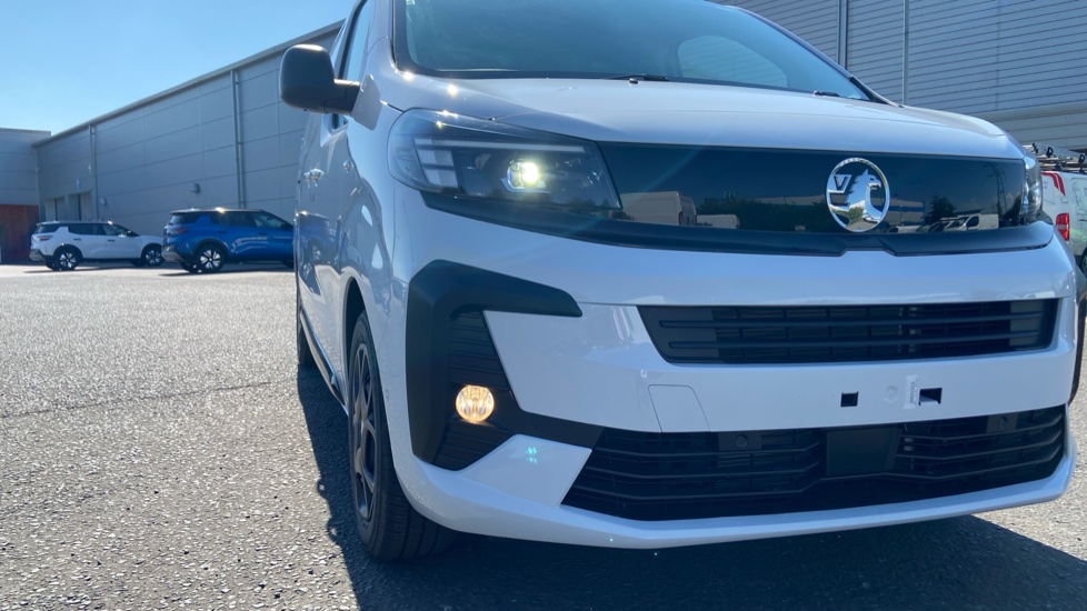 Vauxhall Vivaro L1 Diesel 1.5 Turbo D 120 Pro H1 Van - Image 28