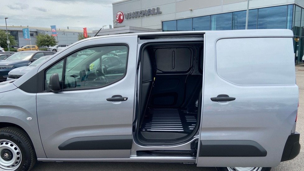 Vauxhall Combo Cargo Combo Diesel 1.5 Turbo D 100 Prime+ H1 Van [Reduced Payload] - Image 5