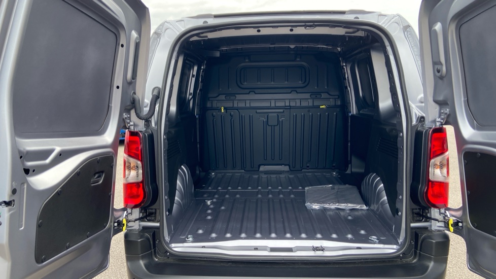 Vauxhall Combo Cargo Combo Diesel 1.5 Turbo D 100 Prime+ H1 Van [Reduced Payload] - Image 12