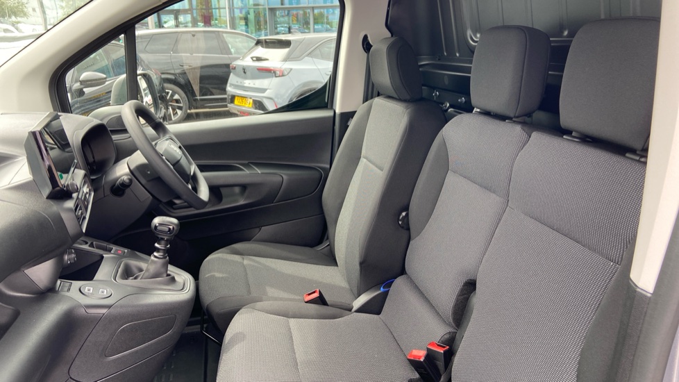 Vauxhall Combo Cargo Combo Diesel 1.5 Turbo D 100 Prime+ H1 Van [Reduced Payload] - Image 13