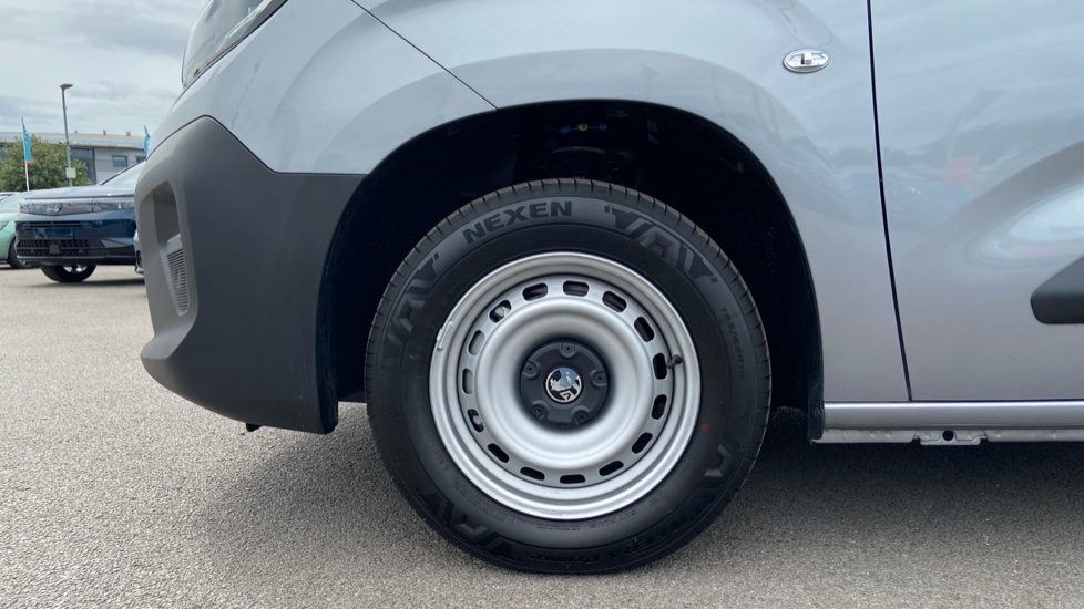 Vauxhall Combo Cargo Combo Diesel 1.5 Turbo D 100 Prime+ H1 Van [Reduced Payload] - Image 17