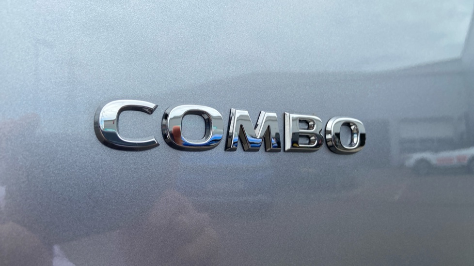 Vauxhall Combo Cargo Combo Diesel 1.5 Turbo D 100 Prime+ H1 Van [Reduced Payload] - Image 22