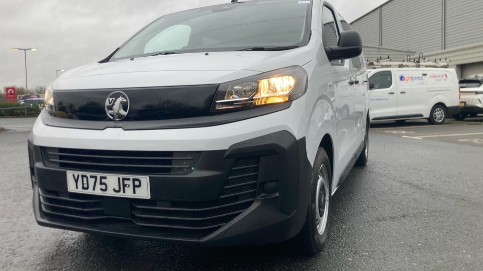Vauxhall Vivaro L2 Diesel 2.0 Turbo D 145 Prime H1 Double Cab - Image 24