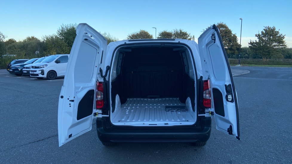 Vauxhall Combo Cargo Combo Xl Diesel 1.5 Turbo D 100ps Prime Plus H1 Van - Image 3