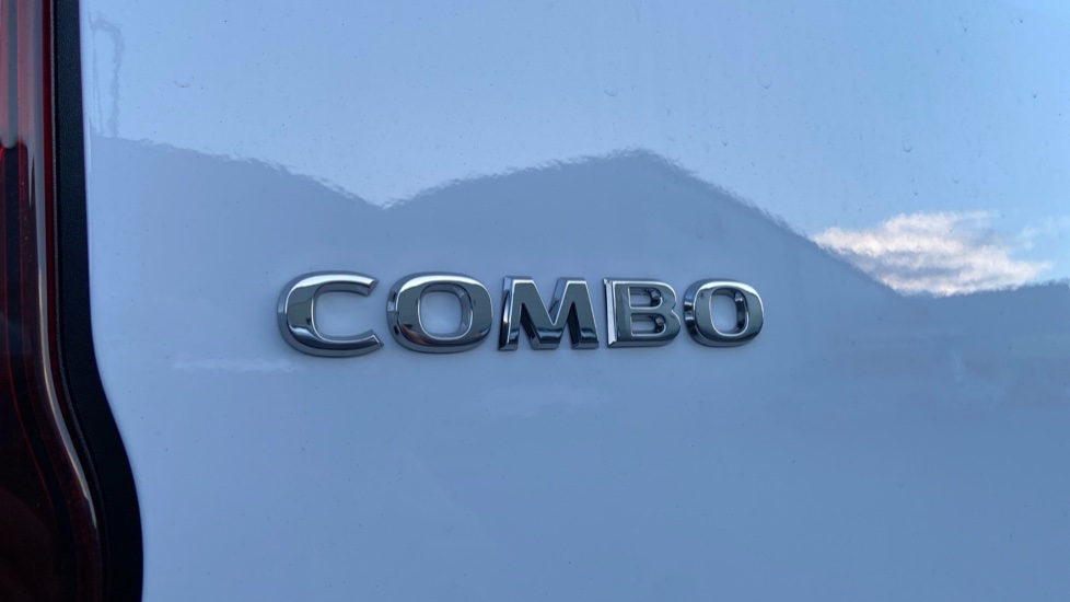 Vauxhall Combo Cargo Combo Xl Diesel 1.5 Turbo D 100ps Prime Plus H1 Van - Image 22