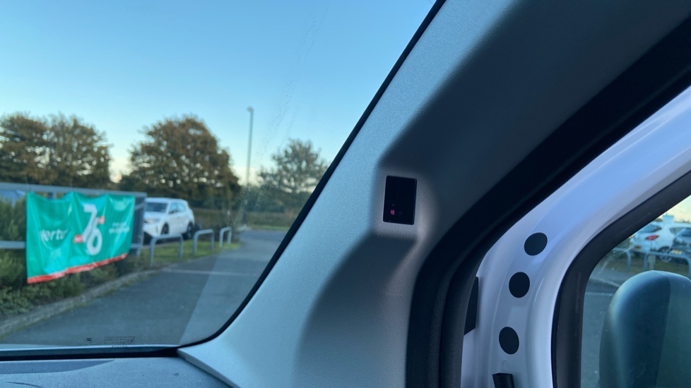 Vauxhall Combo Cargo Combo Xl Diesel 1.5 Turbo D 100ps Prime Plus H1 Van - Image 36