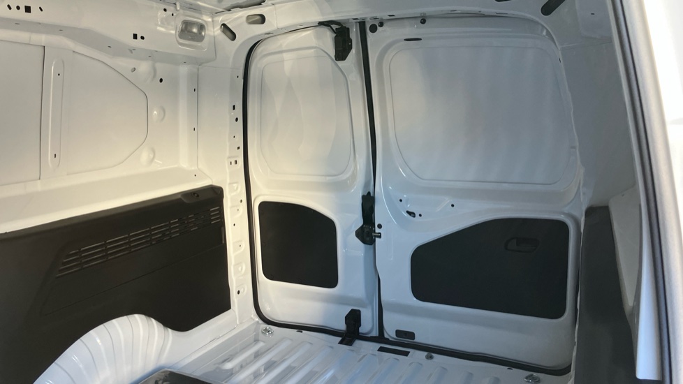 Vauxhall Combo Cargo Combo Xl Diesel 1.5 Turbo D 100ps Prime Plus H1 Van - Image 14