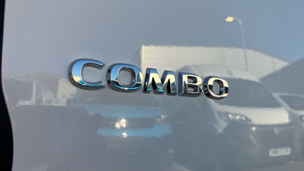 Vauxhall Combo Cargo Combo Xl Diesel 1.5 Turbo D 100ps Prime Plus H1 Van - Image 22