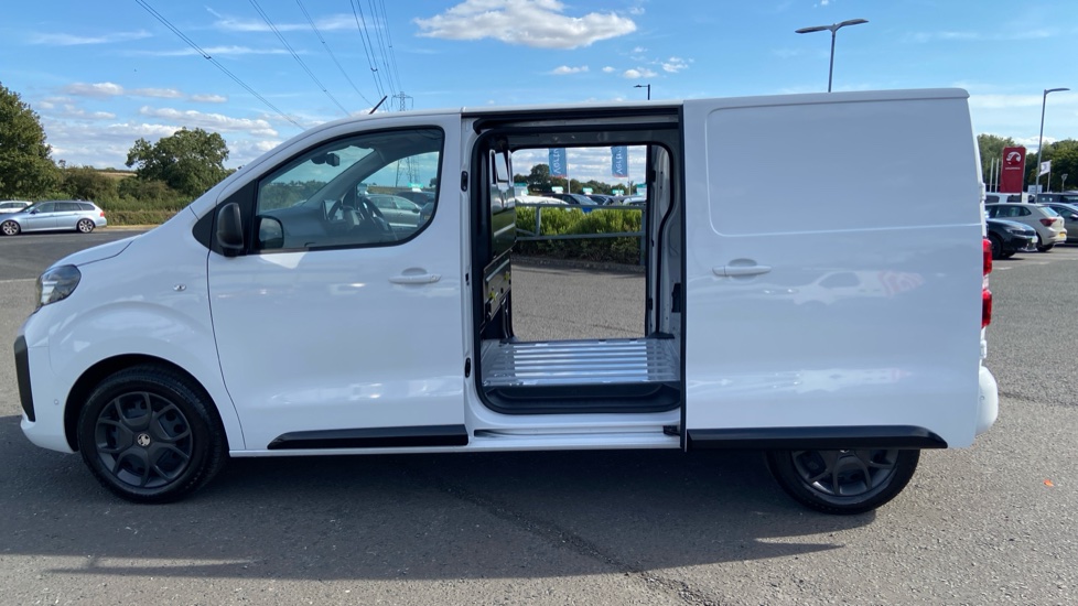 Vauxhall Vivaro L1 Diesel 2.0 Turbo D 145 Pro H1 Van - Image 7