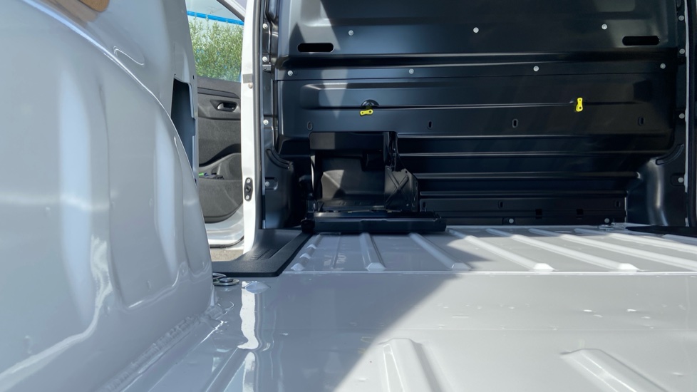 Vauxhall Vivaro L1 Diesel 2.0 Turbo D 145 Pro H1 Van - Image 32