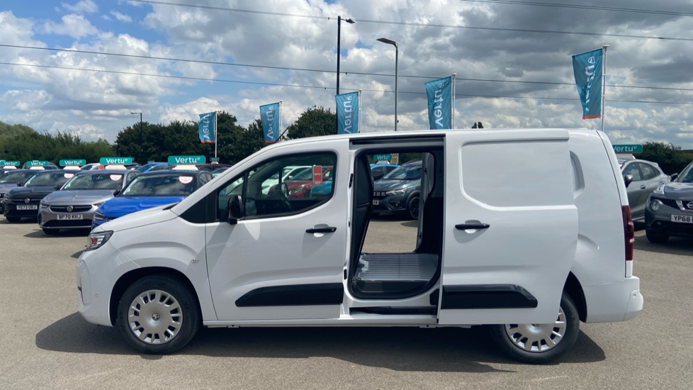 Vauxhall Combo Cargo Combo Xl Diesel 1.5 Turbo D 100ps Pro H1 Van - Image 5