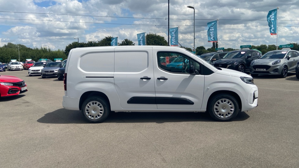 Vauxhall Combo Cargo Combo Xl Diesel 1.5 Turbo D 100ps Pro H1 Van - Image 9