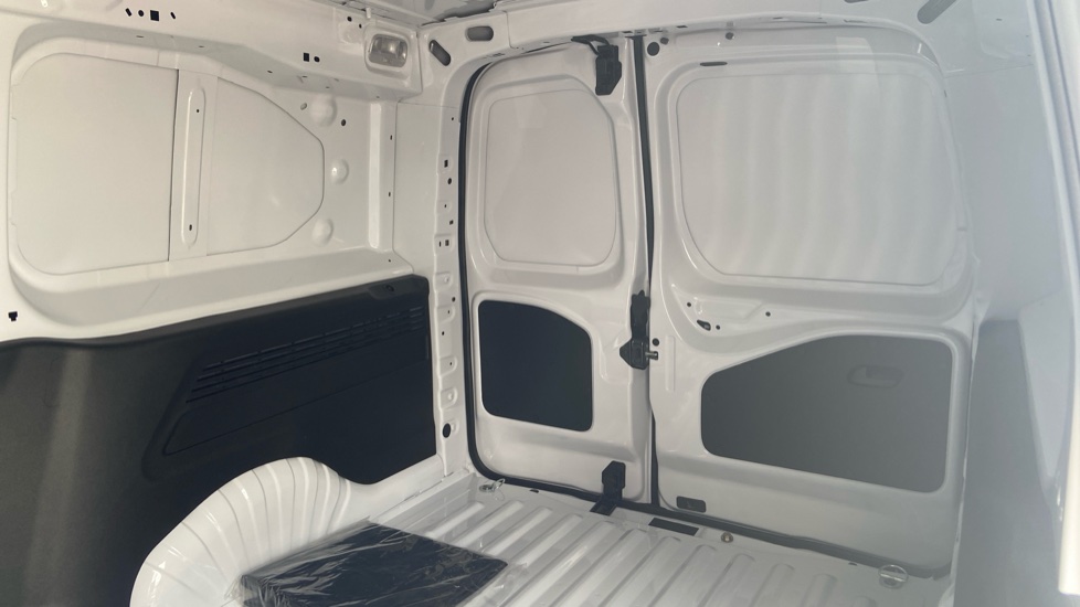 Vauxhall Combo Cargo Combo Xl Diesel 1.5 Turbo D 100ps Pro H1 Van - Image 14