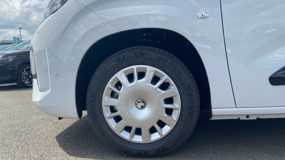 Vauxhall Combo Cargo Combo Xl Diesel 1.5 Turbo D 100ps Pro H1 Van - Image 17