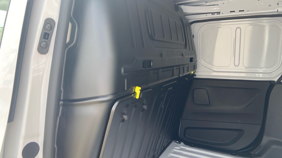 Vauxhall Combo Cargo Combo Xl Diesel 1.5 Turbo D 100ps Pro H1 Van - Image 18