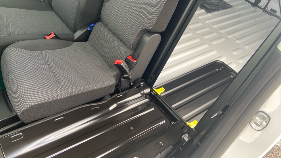 Vauxhall Combo Cargo Combo Xl Diesel 1.5 Turbo D 100ps Pro H1 Van - Image 33