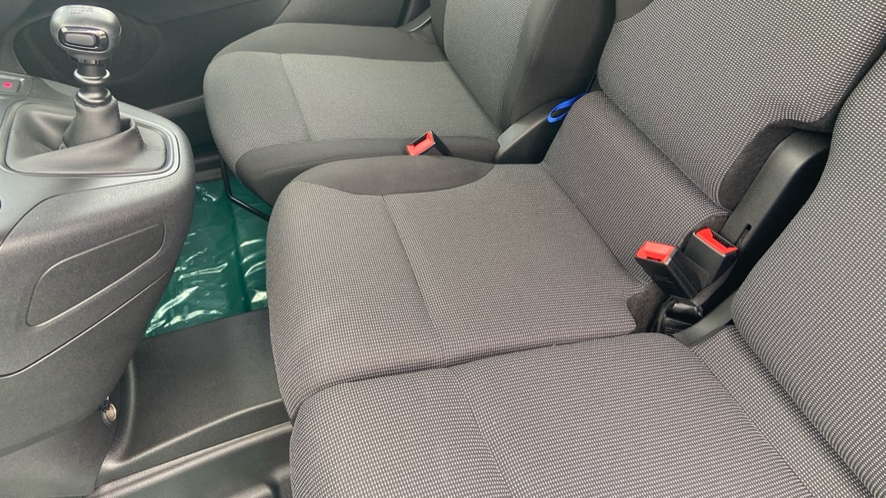 Vauxhall Combo Cargo Combo Xl Diesel 1.5 Turbo D 100ps Pro H1 Van - Image 34