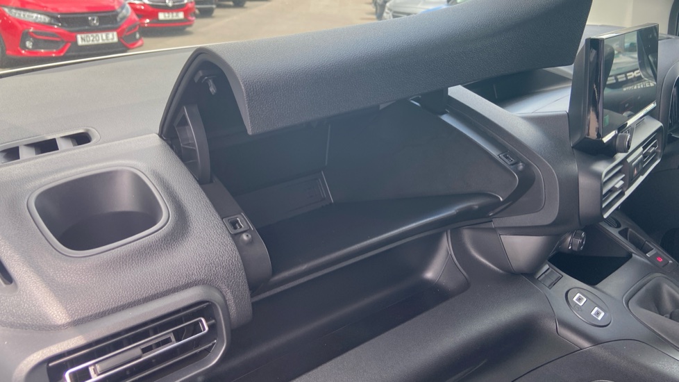 Vauxhall Combo Cargo Combo Xl Diesel 1.5 Turbo D 100ps Pro H1 Van - Image 38