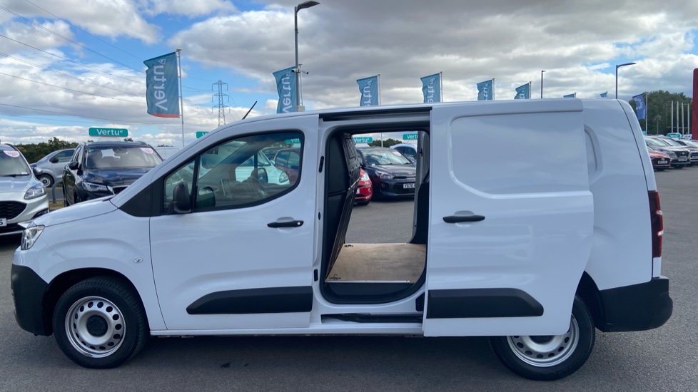 Citroen Berlingo Xl Diesel 1.5 BlueHDi 950Kg Enterprise Ed 130ps EAT8 [S/S] - Image 3