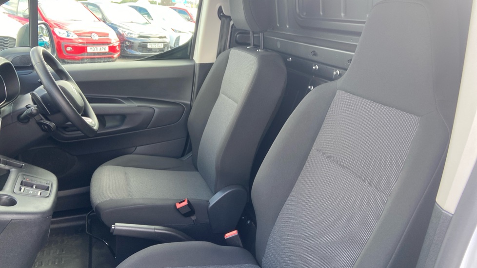 Citroen Berlingo Xl Diesel 1.5 BlueHDi 950Kg Enterprise Ed 130ps EAT8 [S/S] - Image 14