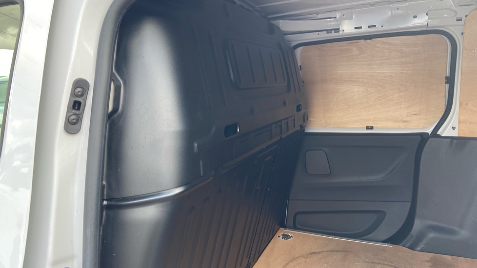 Citroen Berlingo Xl Diesel 1.5 BlueHDi 950Kg Enterprise Ed 130ps EAT8 [S/S] - Image 19