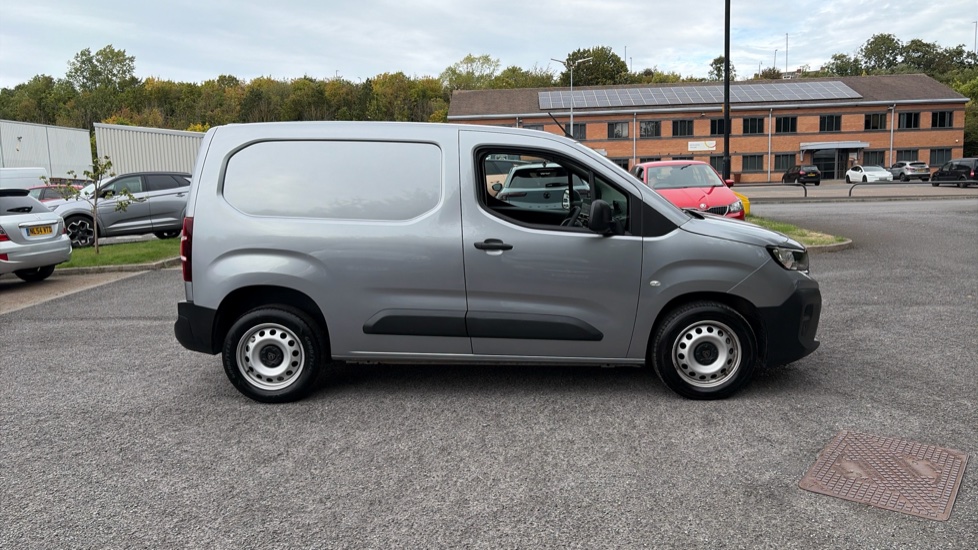 Peugeot Partner Standard Diesel 1.5 BlueHDi 100 Professional Van - Image 9
