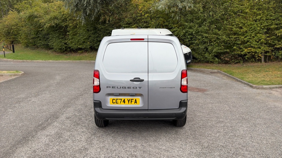 Peugeot Partner Standard Diesel 1.5 BlueHDi 100 Professional Van - Image 11