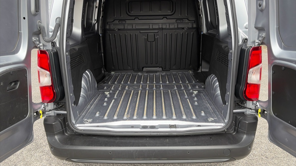 Peugeot Partner Standard Diesel 1.5 BlueHDi 100 Professional Van - Image 12