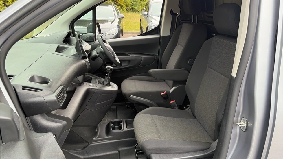 Peugeot Partner Standard Diesel 1.5 BlueHDi 100 Professional Van - Image 13