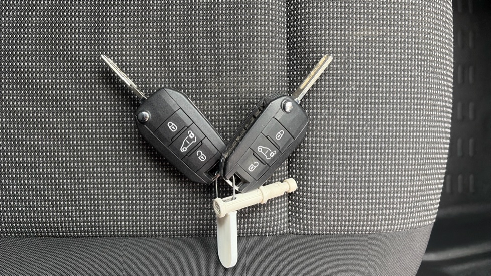 Peugeot Partner Standard Diesel 1.5 BlueHDi 100 Professional Van - Image 20