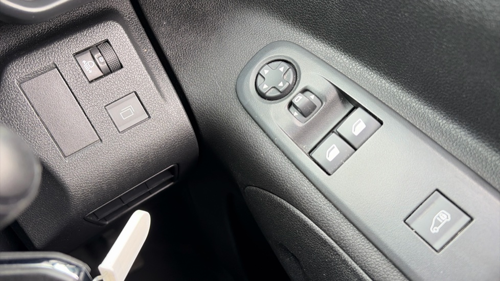 Peugeot Partner Standard Diesel 1.5 BlueHDi 100 Professional Van - Image 29