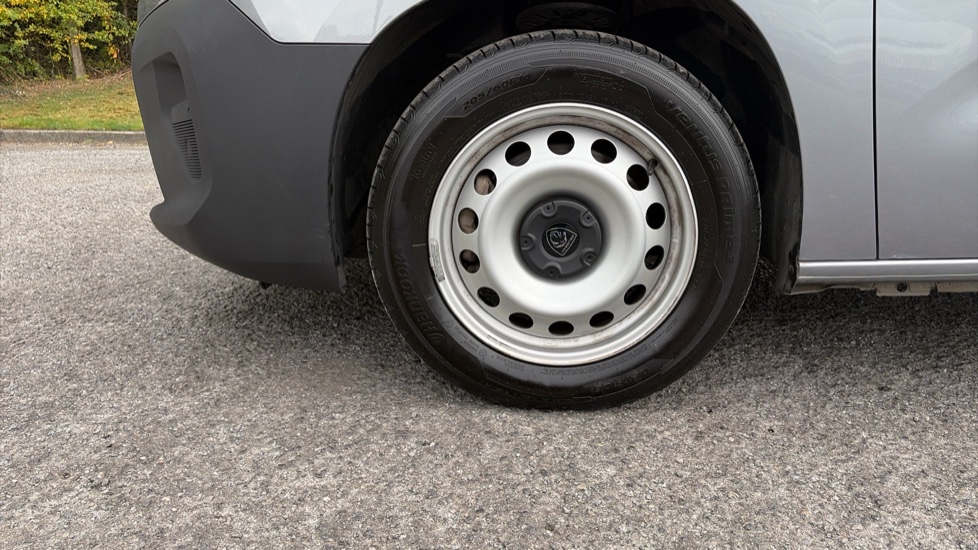 Peugeot Partner Standard Diesel 1.5 BlueHDi 100 Professional Van - Image 34