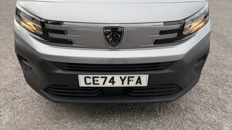 Peugeot Partner Standard Diesel 1.5 BlueHDi 100 Professional Van - Image 36