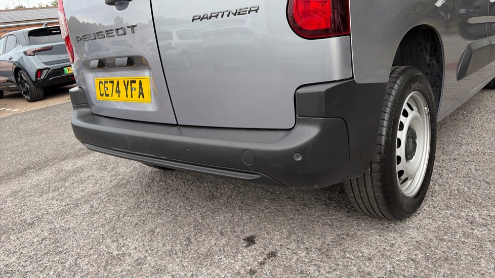 Peugeot Partner Standard Diesel 1.5 BlueHDi 100 Professional Van - Image 38