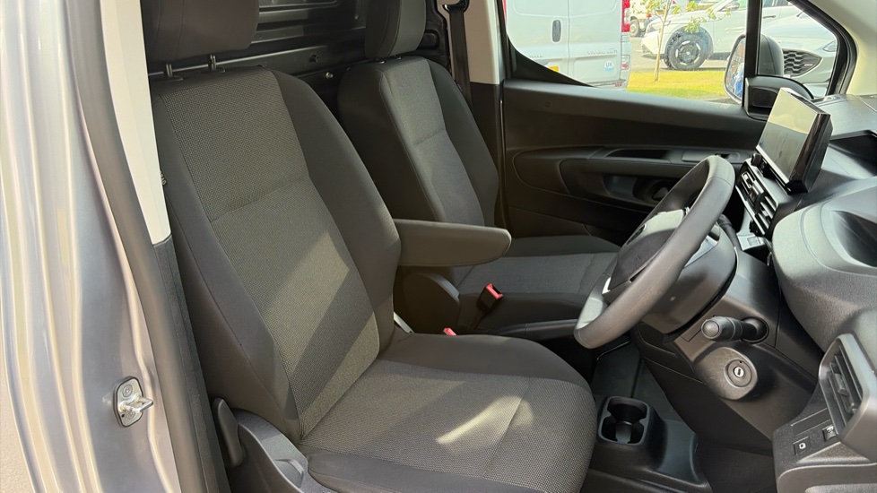 Peugeot Partner Standard Diesel 1.5 BlueHDi 100 Professional Van - Image 6